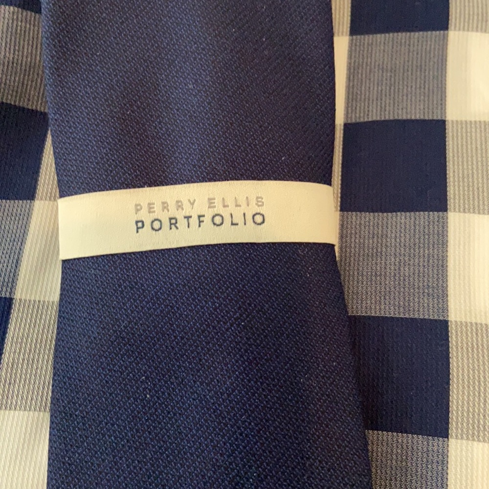 Tommy Hilfiger Shirt & Perry Ellis & Bergamo Ties - Picture 3 of 13